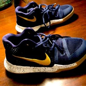 Nike boys navy/ gold sneakers
